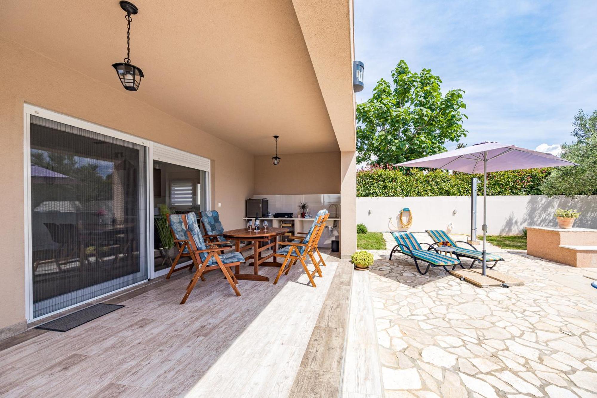 Villa Sunny Olive Peroj Exterior photo